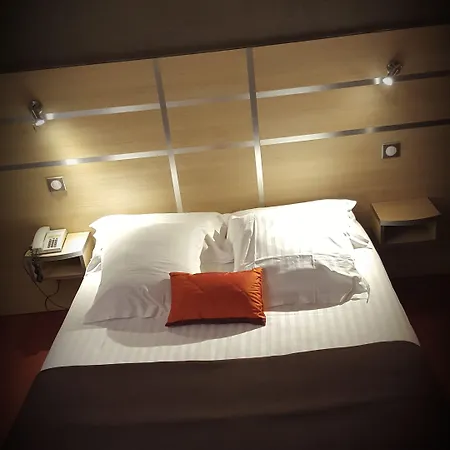 Cit'hotel Le Chris'tel Et Restaurant 3* Le Puy-en-Velay